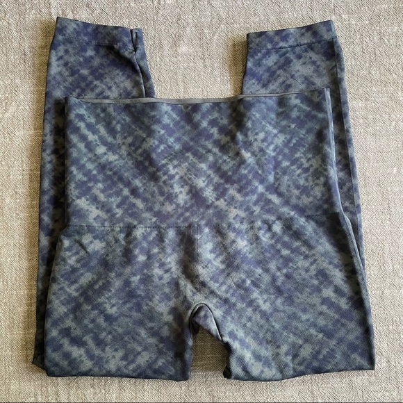 Spanx Cropped Look-At-Me-Now Seamless Leggings - Indigo Watercolor - Picture 3 of 5